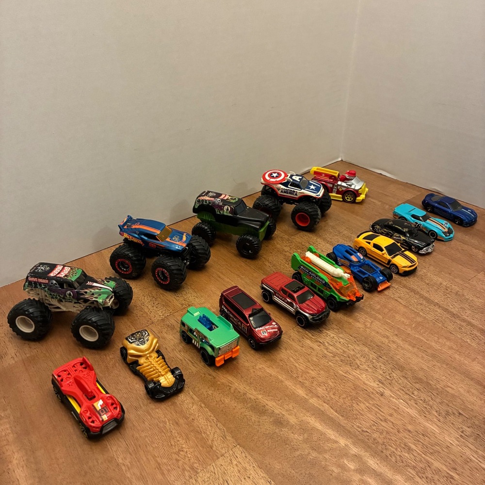 Hot Wheels Diecast Cars Trucks Lot of 16 Monster Trucks Cars 2009 Mattel Marvel